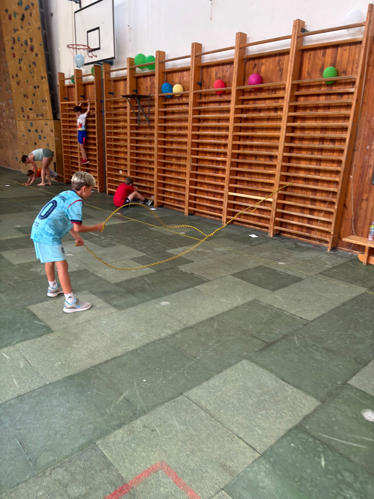 motion_photo_9186999974905676636.jpg